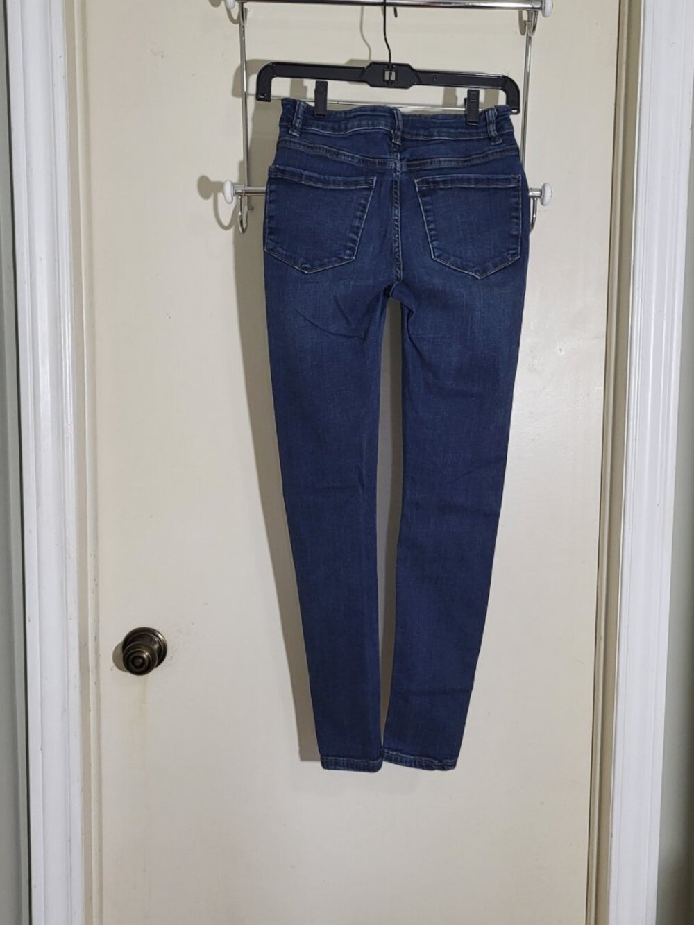 Denver Hayes Women's Mid rise Skinny jeans medium dark blue wash Size 2 X 29 - Picture 7 of 17
